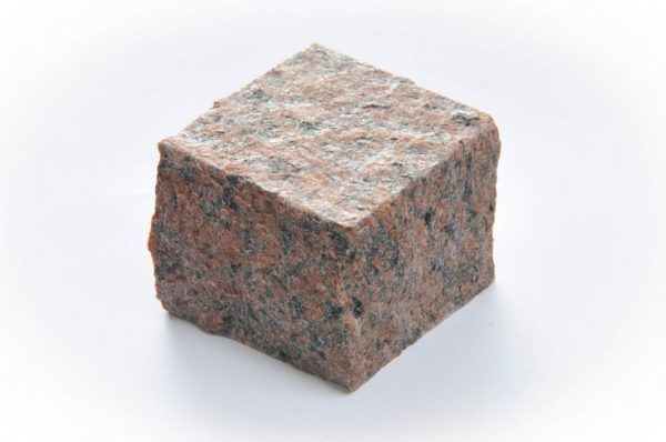 Pflastersteine aus Granit gesägt-gespalten