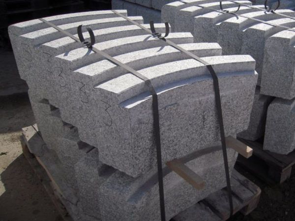 Bogenbordsteine aus Granit